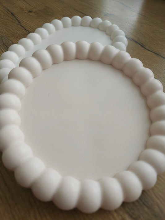 Käsintehty kynttilänalusta.