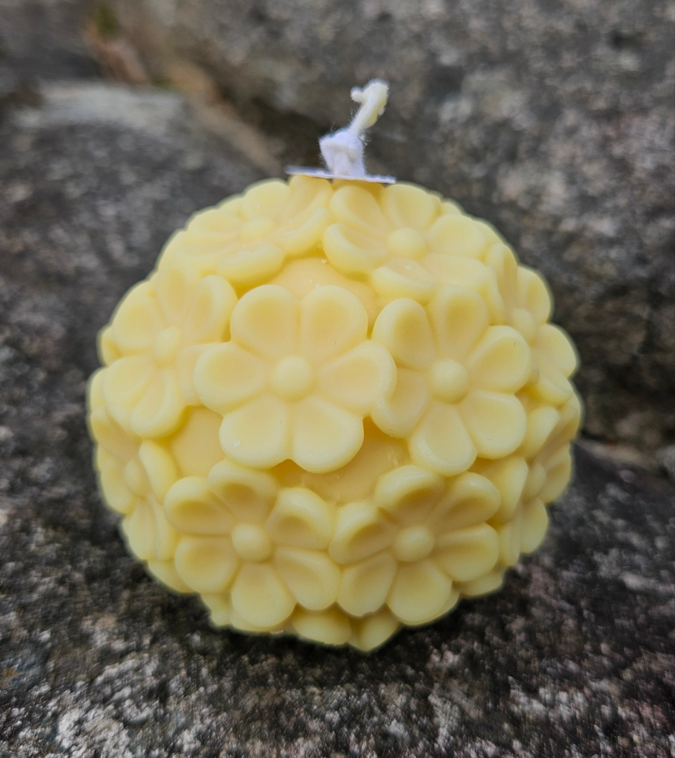 Kukkapallo-kynttilä