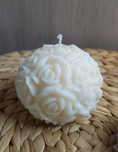 Ruusupallo -kynttilä