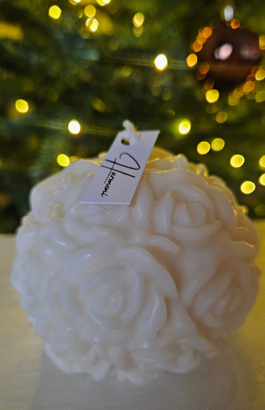 Ruusupallo -kynttilä